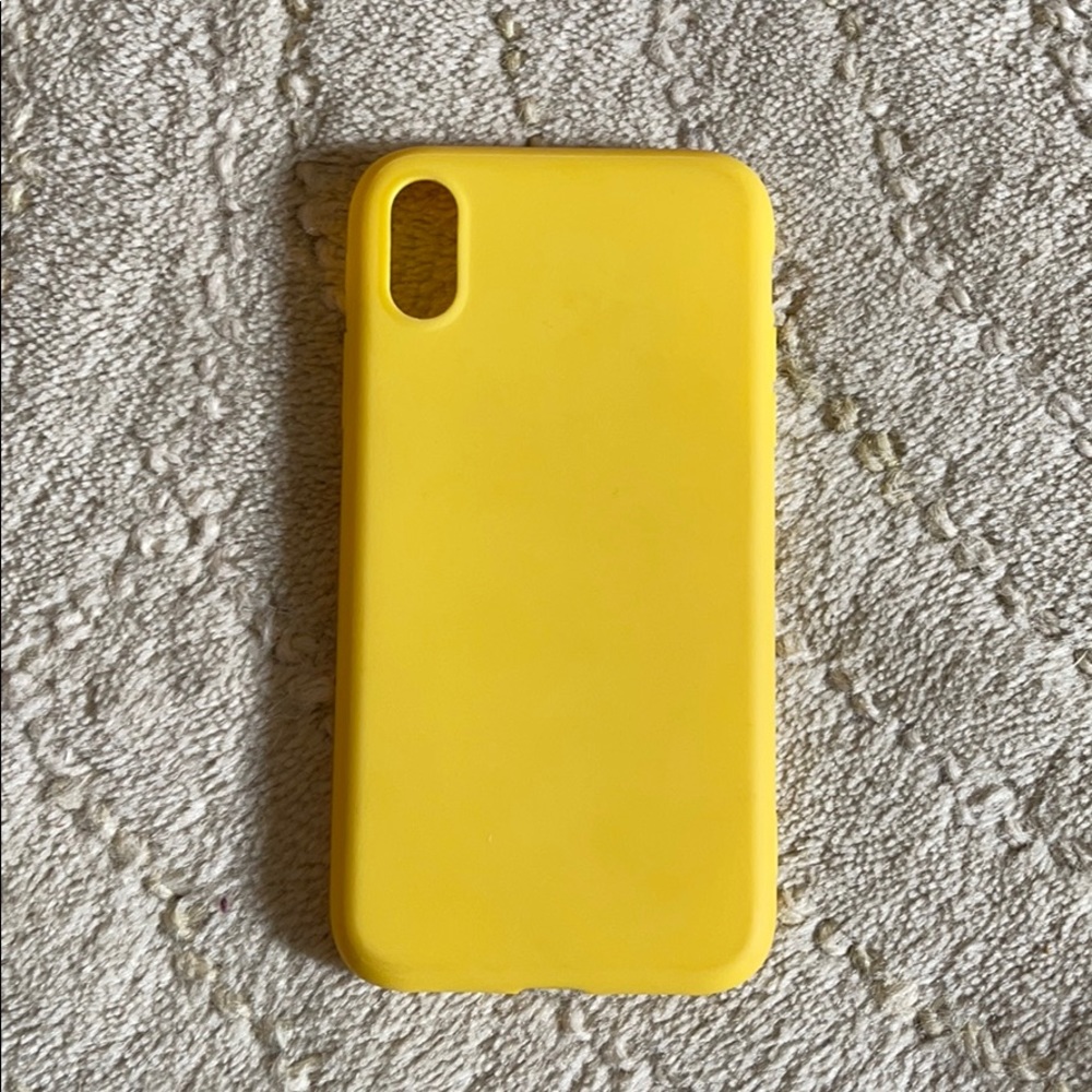 Selling an XR yellow case.